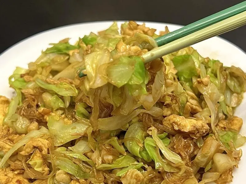 包菜炒鸡蛋粉丝