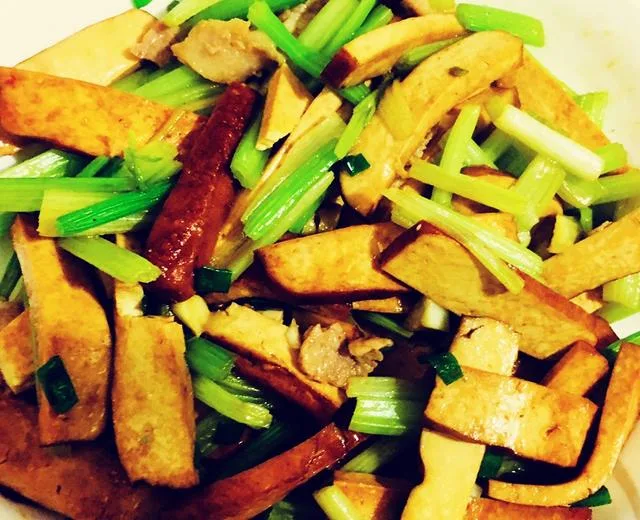 香干芹菜炒肉