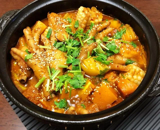 香辣鸡爪煲